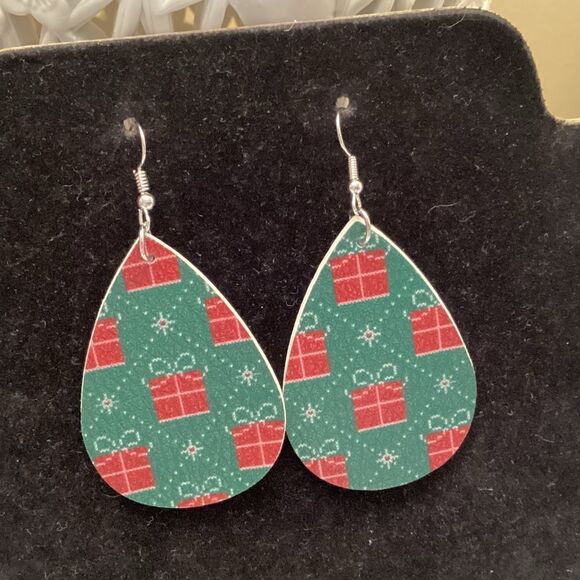Set of 2 Pair of Leather Christmas Earrings - Picture 6 of 6